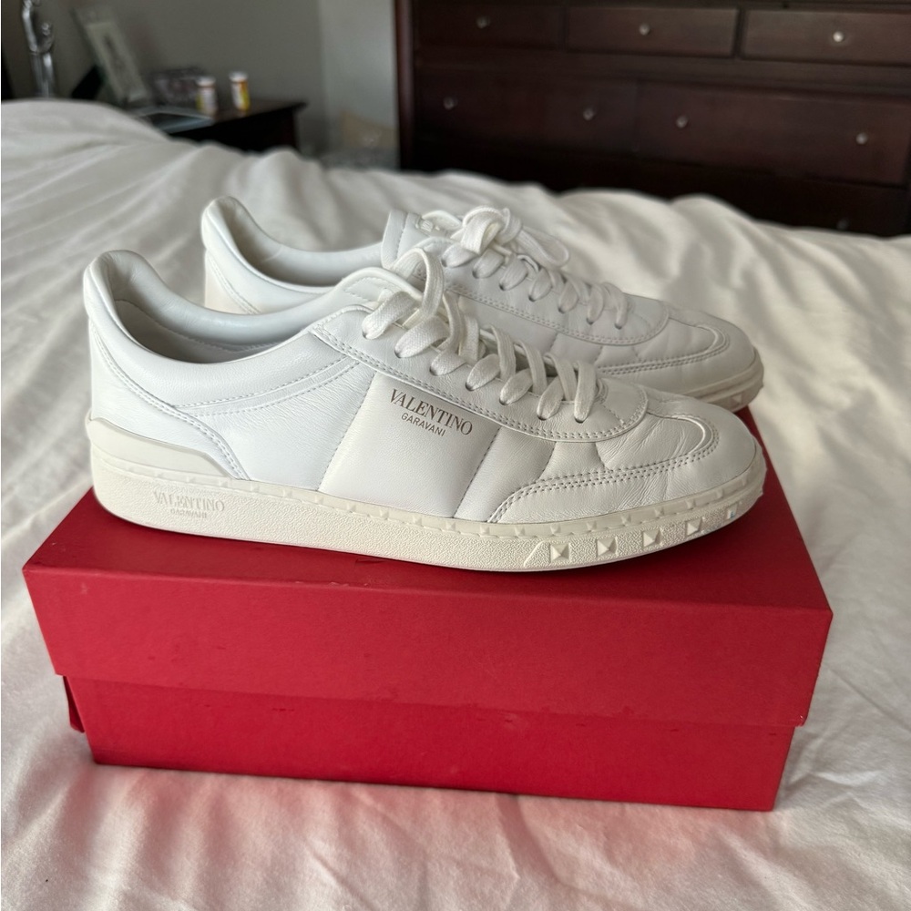 Valentino Garavani Men White Leather Upvillage Sneakers